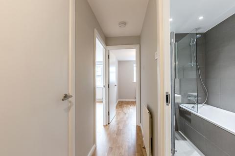 1 bedroom flat to rent, 15 Centre Court 102-106 Oakleigh Road North
