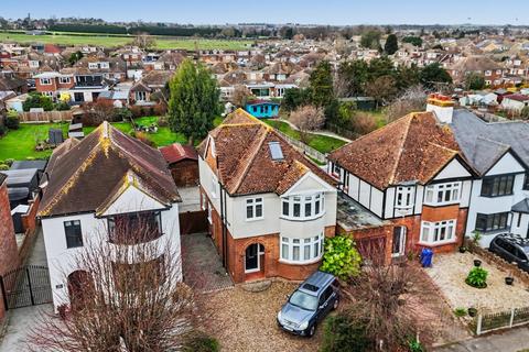 4 bedroom detached house for sale, Park Drive, Sittingbourne, Kent, ME10 1RW