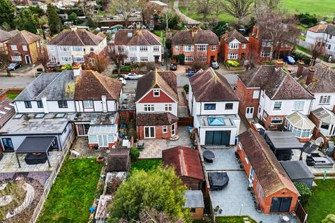4 bedroom detached house for sale, Park Drive, Sittingbourne, Kent, ME10 1RW
