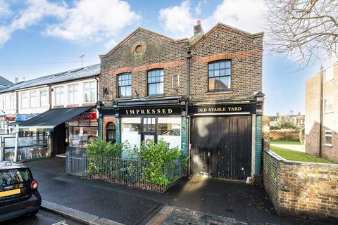 1 bedroom flat to rent, Station Road, Hampton TW12