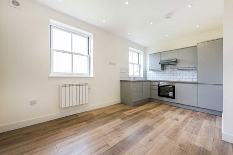 1 bedroom flat to rent, Station Road, Hampton TW12