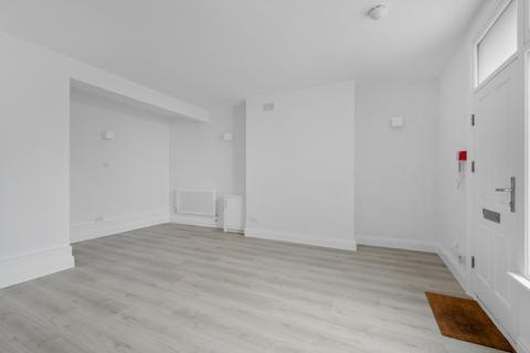 Studio to rent, The Gardens, East Dulwich London SE22
