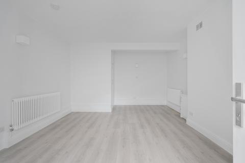 Studio to rent, The Gardens, East Dulwich London SE22