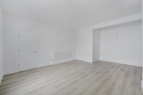 Studio to rent, The Gardens, East Dulwich London SE22