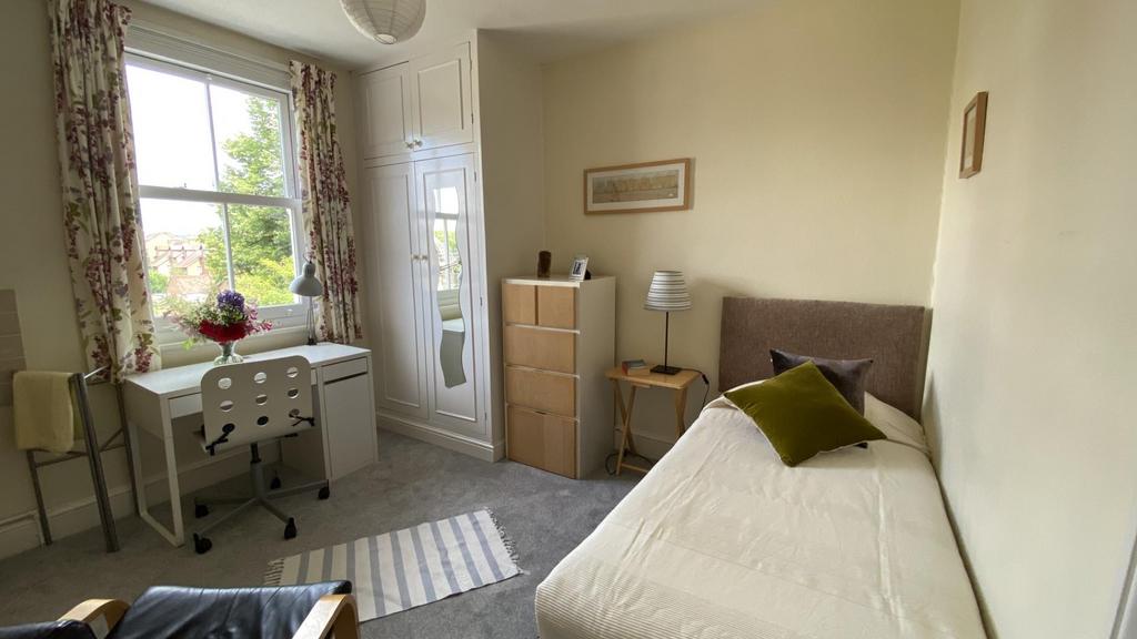 Thumbnail Room 15 Photo 1.jpg