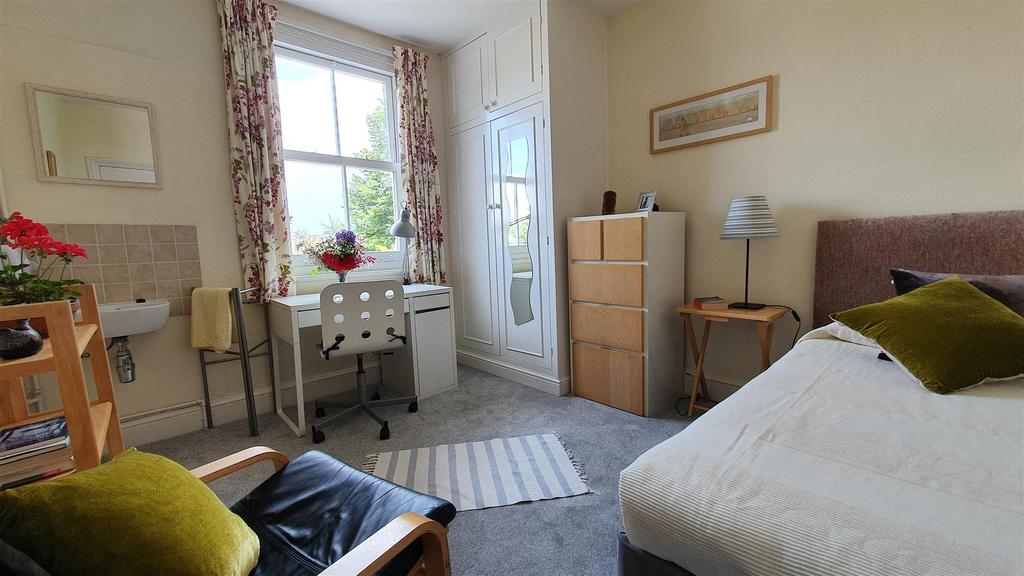 Room 15 Photo 3.jpg