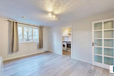 1 bedroom flat for sale, Honey Close, Dagenham, RM10