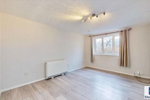 1 bedroom flat for sale, Honey Close, Dagenham, RM10