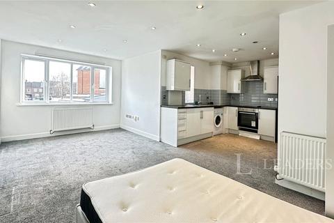 Studio to rent, Farley Hill, Luton, Bedfordshire, LU1