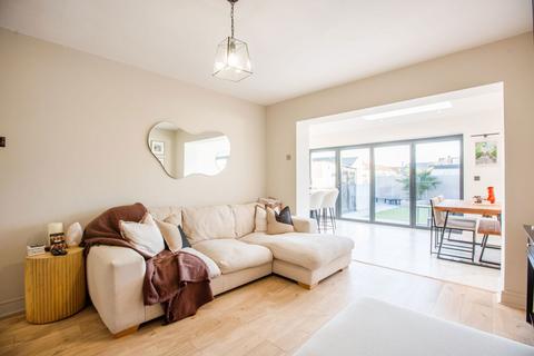 3 bedroom semi-detached bungalow for sale, Grovewood Avenue, Leigh-on-sea SS9
