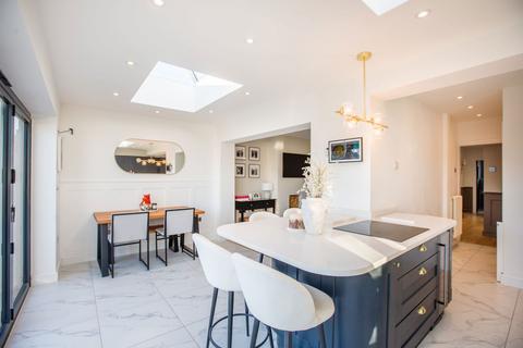 3 bedroom semi-detached bungalow for sale, Grovewood Avenue, Leigh-on-sea SS9