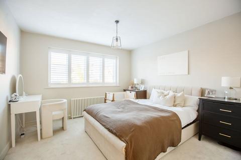 3 bedroom semi-detached bungalow for sale, Grovewood Avenue, Leigh-on-sea SS9