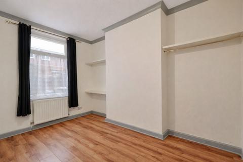 2 bedroom terraced house to rent, Dixon Street, Stockton-On-Tees, TS18