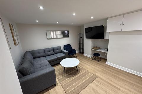 1 bedroom terraced house to rent, Beechwood Terrace, Burley, Leeds LS4, 2NG