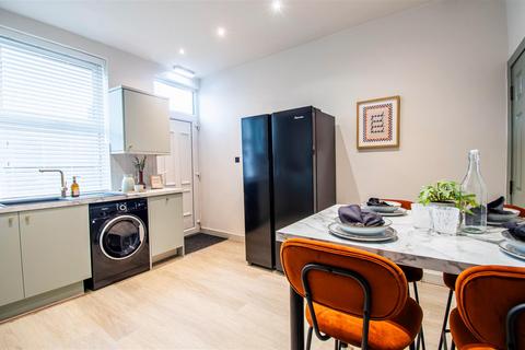 1 bedroom terraced house to rent, Beechwood Terrace, Burley, Leeds LS4, 2NG