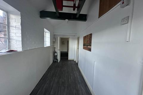 2 bedroom flat to rent, Blackmoorfoot Road, Huddersfield, West Yorkshire, HD4