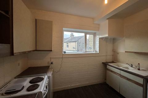 2 bedroom flat to rent, Blackmoorfoot Road, Huddersfield, West Yorkshire, HD4