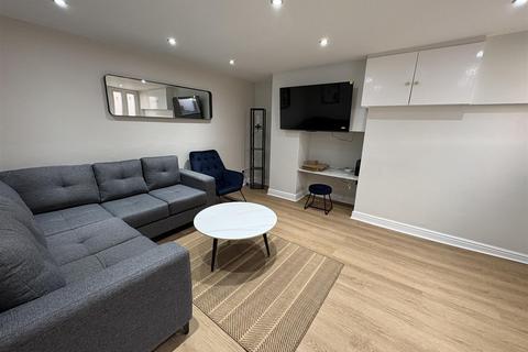 1 bedroom terraced house to rent, Beechwood Terrace, Burley, Leeds LS4, 2NG