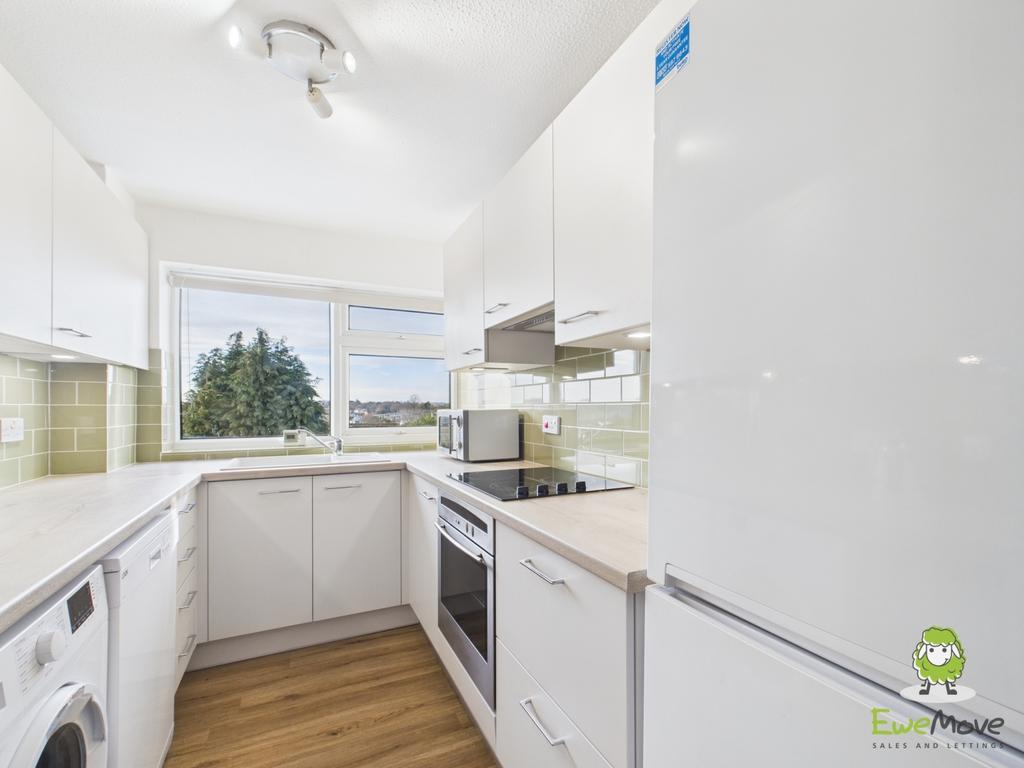 Ewe Move Estate Agents Basingstoke - Sylvia Close -