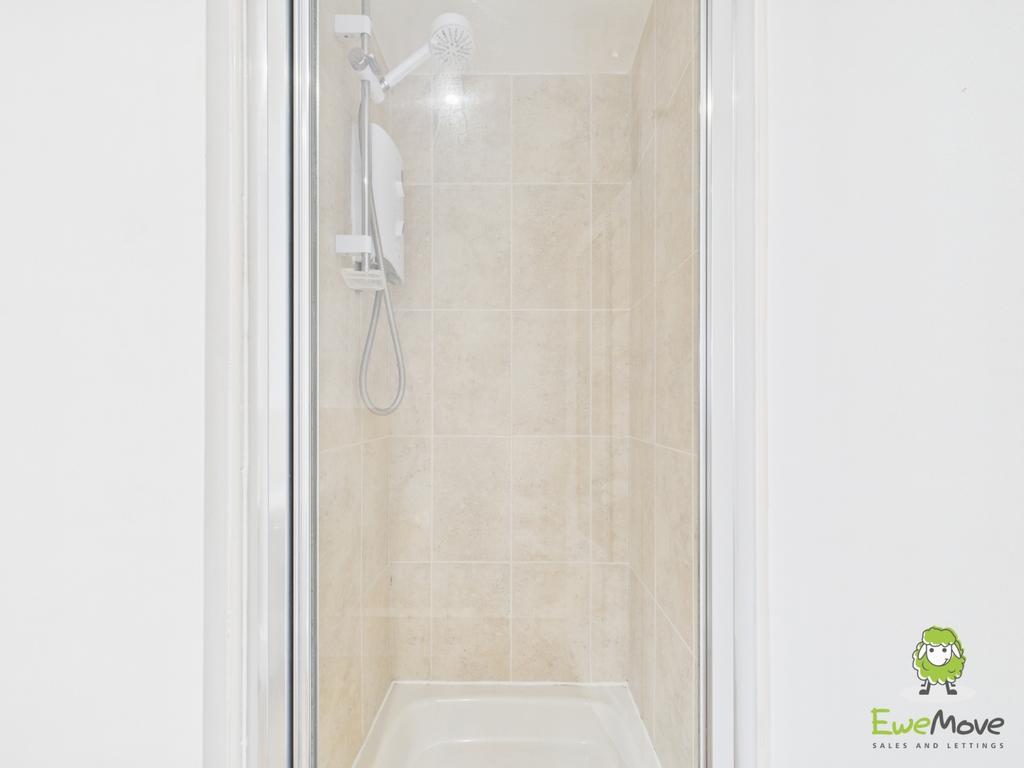 Ewe Move Estate Agents Basingstoke - Sylvia Close -
