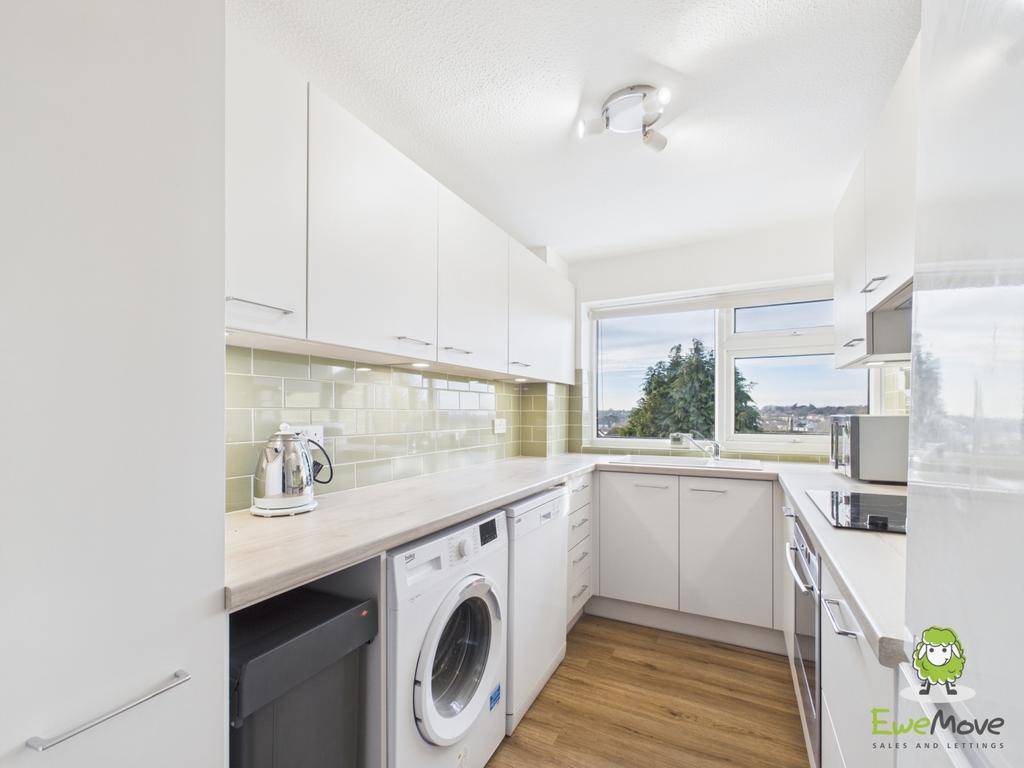 Ewe Move Estate Agents Basingstoke - Sylvia Close -