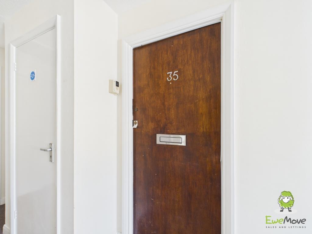 Ewe Move Estate Agents Basingstoke - Sylvia Close -
