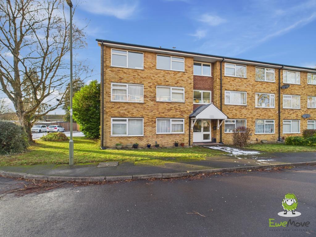 Ewe Move Estate Agents Basingstoke - Sylvia Close -