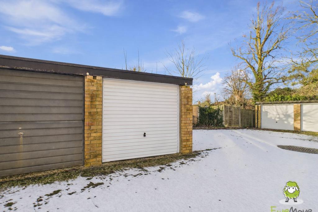 Ewe Move Estate Agents Basingstoke - Sylvia Close -