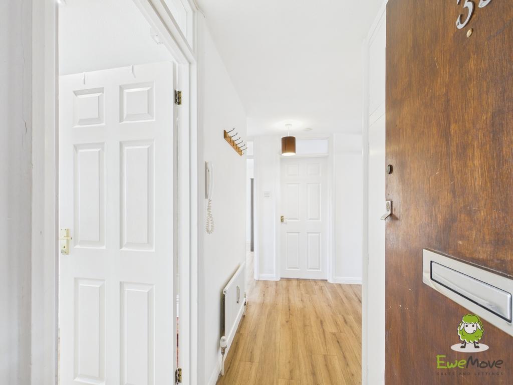 Ewe Move Estate Agents Basingstoke - Sylvia Close -
