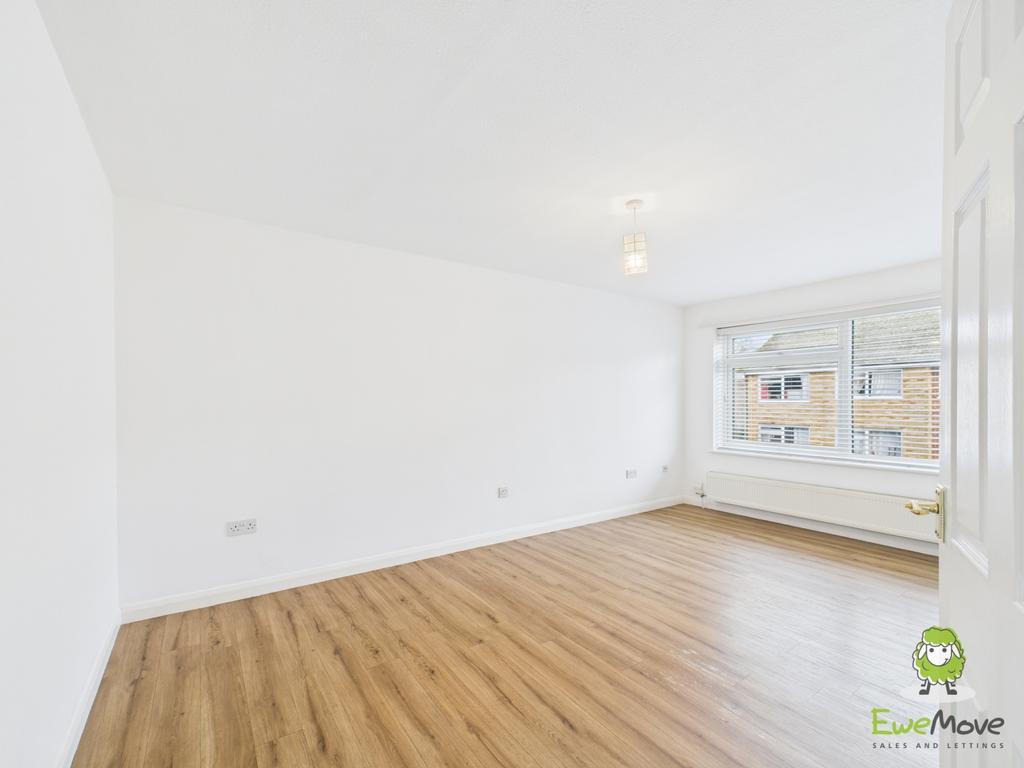 Ewe Move Estate Agents Basingstoke - Sylvia Close -