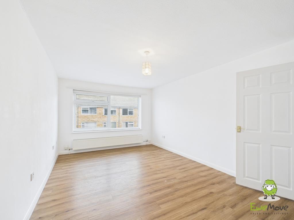 Ewe Move Estate Agents Basingstoke - Sylvia Close -