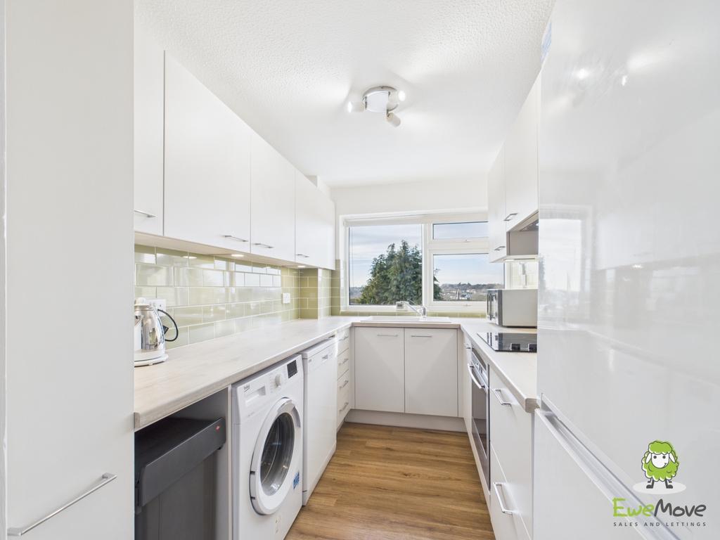 Ewe Move Estate Agents Basingstoke - Sylvia Close -