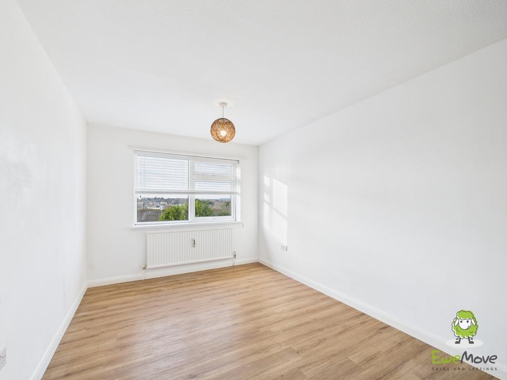 Ewe Move Estate Agents Basingstoke - Sylvia Close -