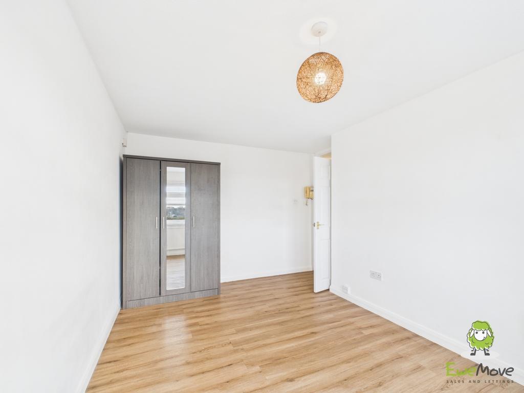 Ewe Move Estate Agents Basingstoke - Sylvia Close -