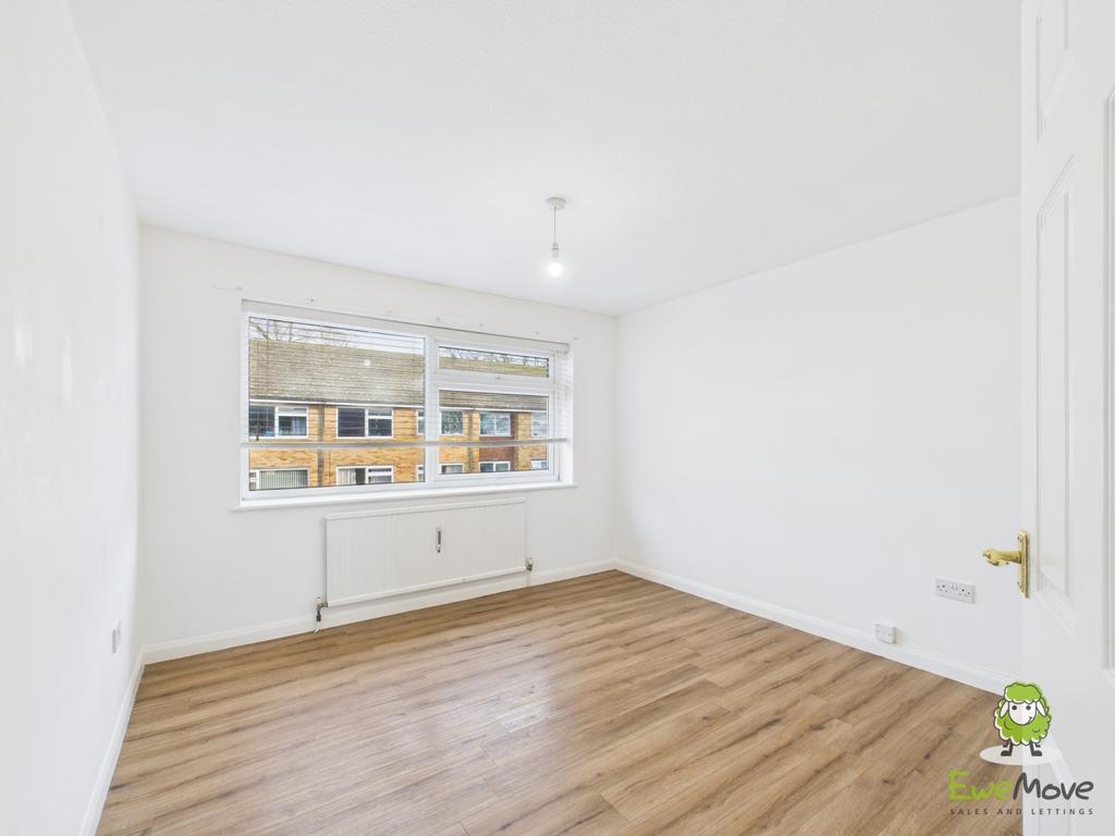 Ewe Move Estate Agents Basingstoke - Sylvia Close -