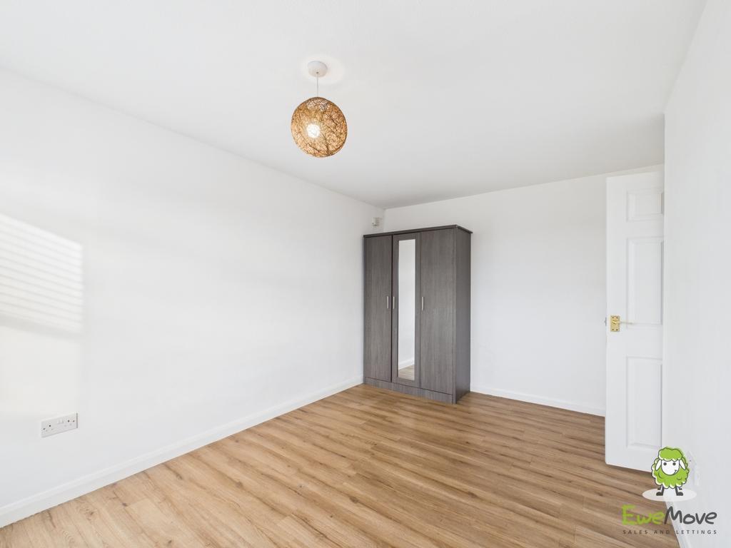 Ewe Move Estate Agents Basingstoke - Sylvia Close -