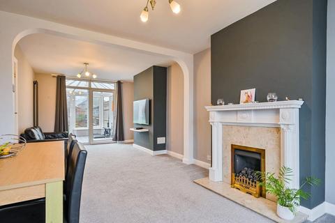 3 bedroom semi-detached house for sale, Banbury,  Oxfordshire,  OX16