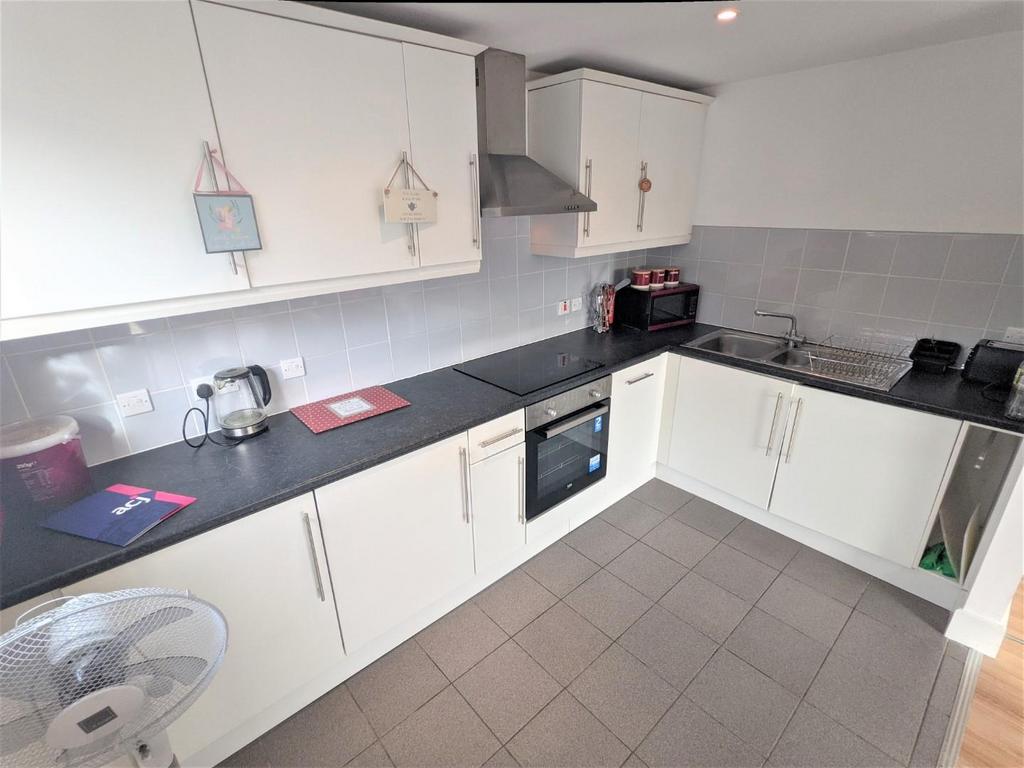Kitchen (2).jpg