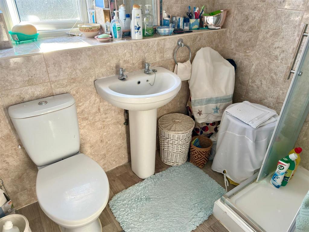 SHOWER ROOM.jpg