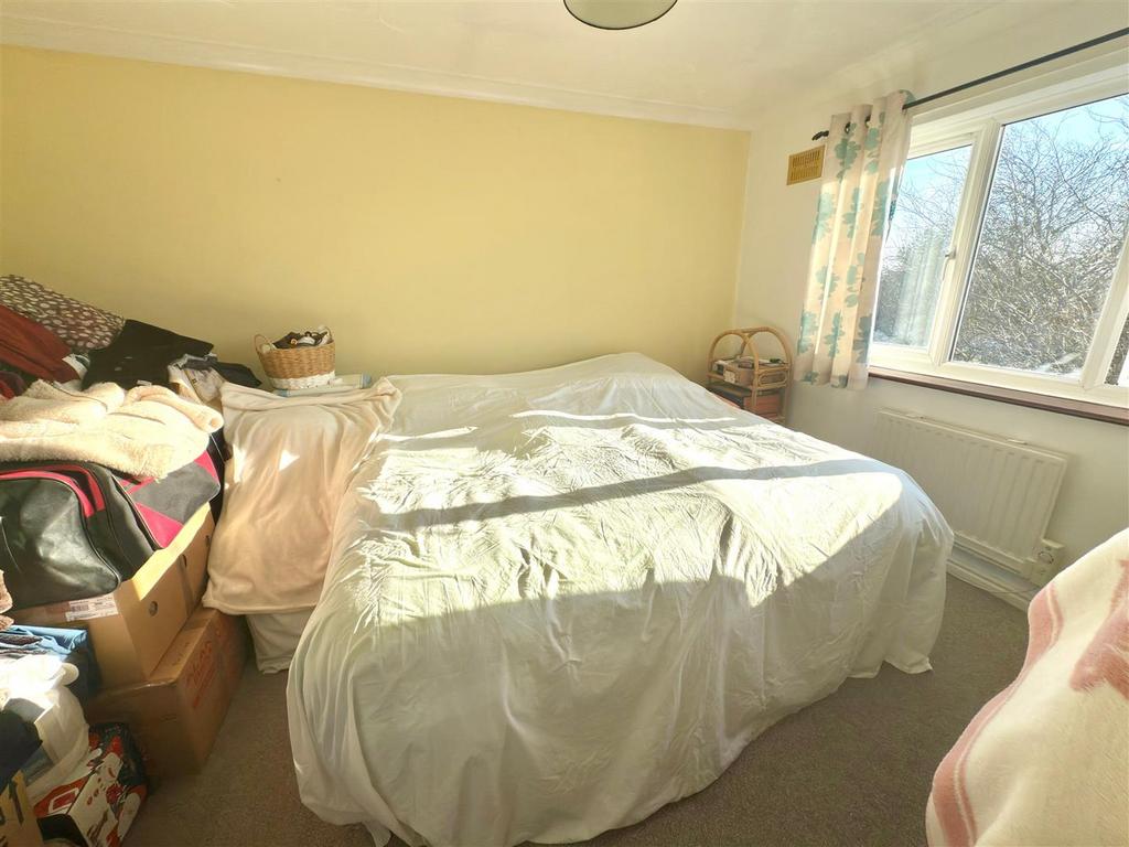 LARGE DOUBLE BEDROOM.jpg