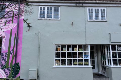 Retail property (high street) to rent - High Street, Glastonbury BA6