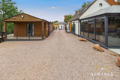 4 bedroom detached house for sale, Castle Road, Hartshill, Nuneaton, Warwickshire, CV10