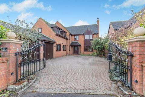 6 bedroom detached house for sale, Huntingdon Crescent, Bletchley, Milton Keynes