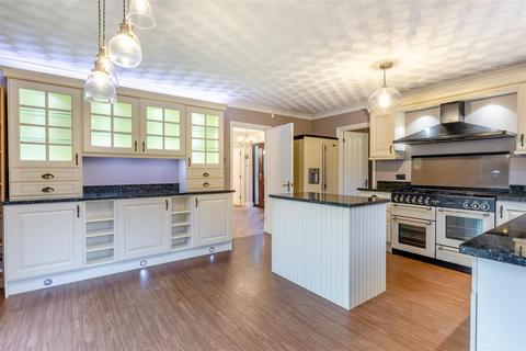 6 bedroom detached house for sale, Huntingdon Crescent, Bletchley, Milton Keynes
