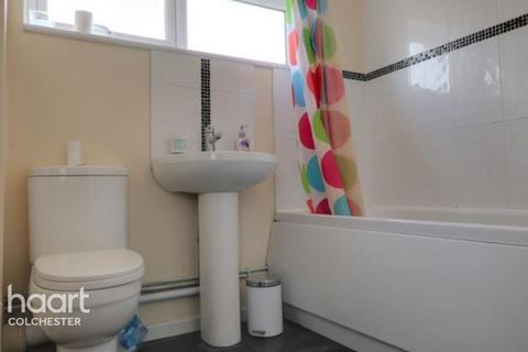 3 bedroom end of terrace house to rent, Stanley Wooster Way, COLCHESTER