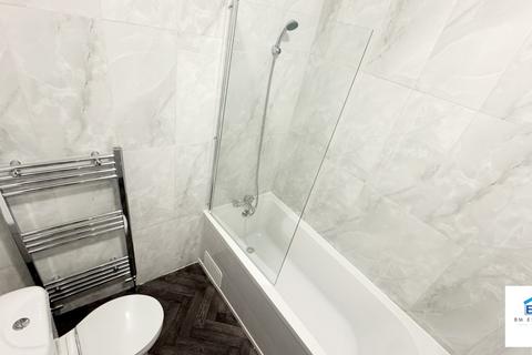3 bedroom flat to rent, Uppingham Road, Leicester LE5