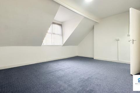 3 bedroom flat to rent, Uppingham Road, Leicester LE5