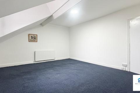 3 bedroom flat to rent, Uppingham Road, Leicester LE5