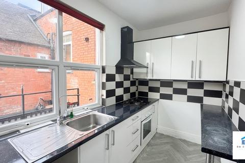 3 bedroom flat to rent, Uppingham Road, Leicester LE5