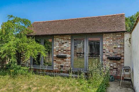 4 bedroom semi-detached house for sale, Buckingham Road, Bicester, OX26